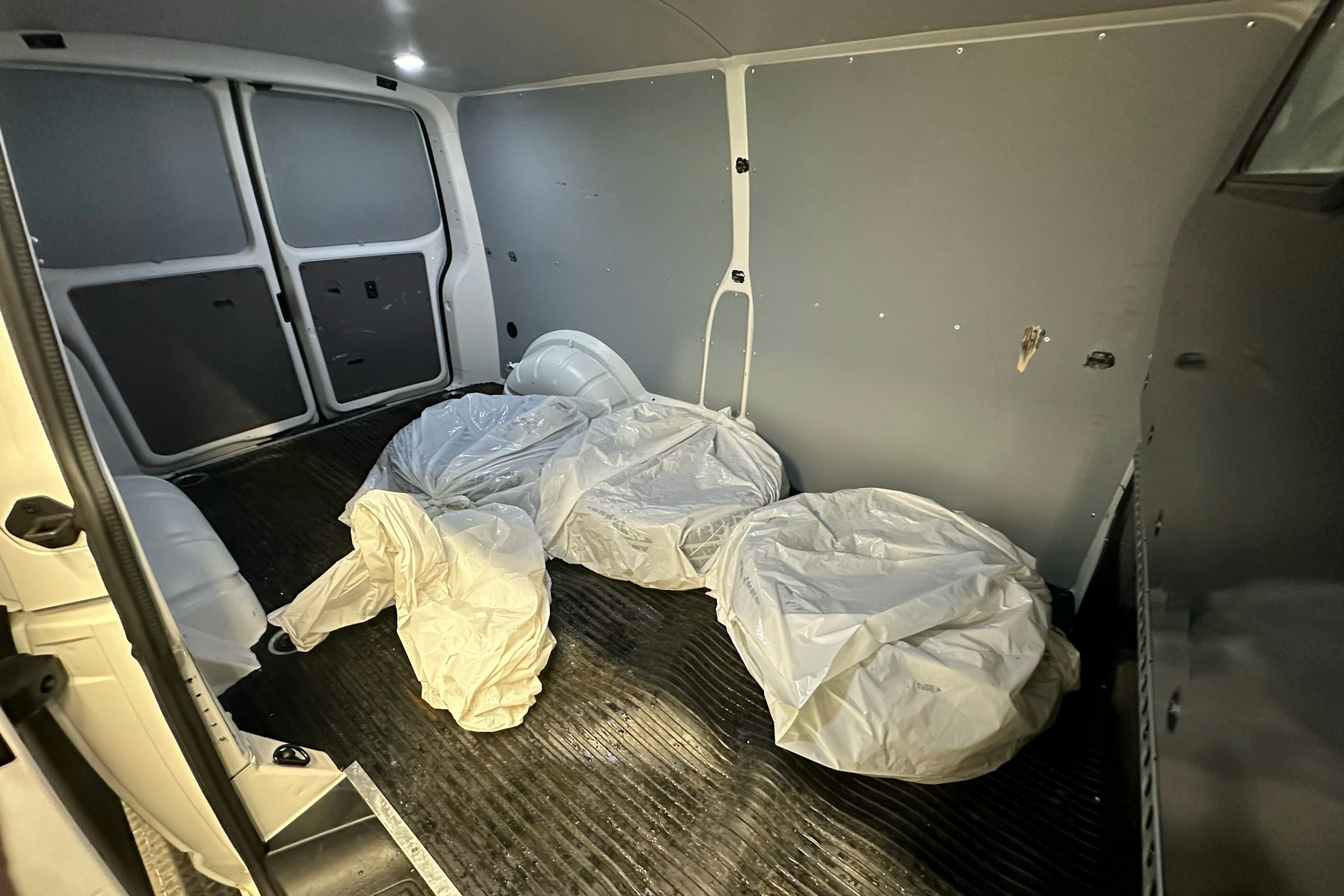 valkoinen Volkswagen Transporter 2021 kuva 21.