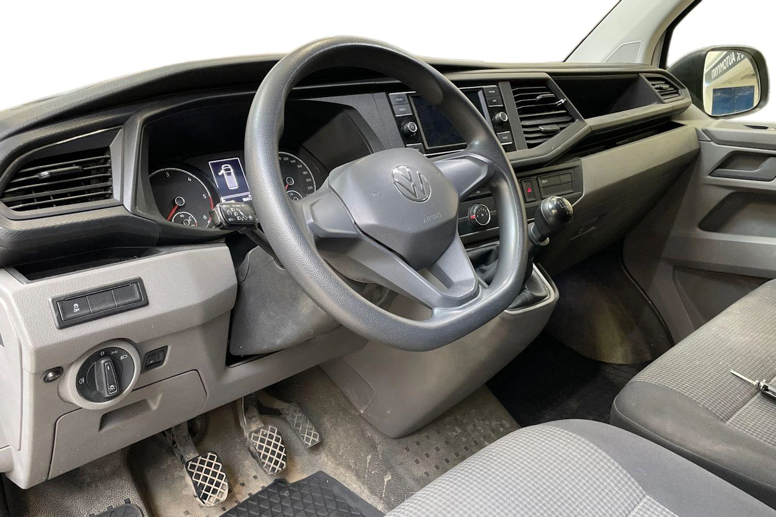 valkoinen Volkswagen Transporter 2021 kuva 3.