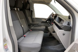 valkoinen Volkswagen Transporter 2021 kuva 10.