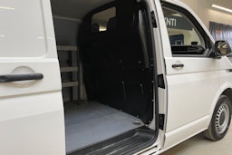 valkoinen Volkswagen Transporter 2021 kuva 16.
