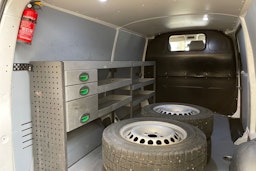 valkoinen Volkswagen Transporter 2021 kuva 19.