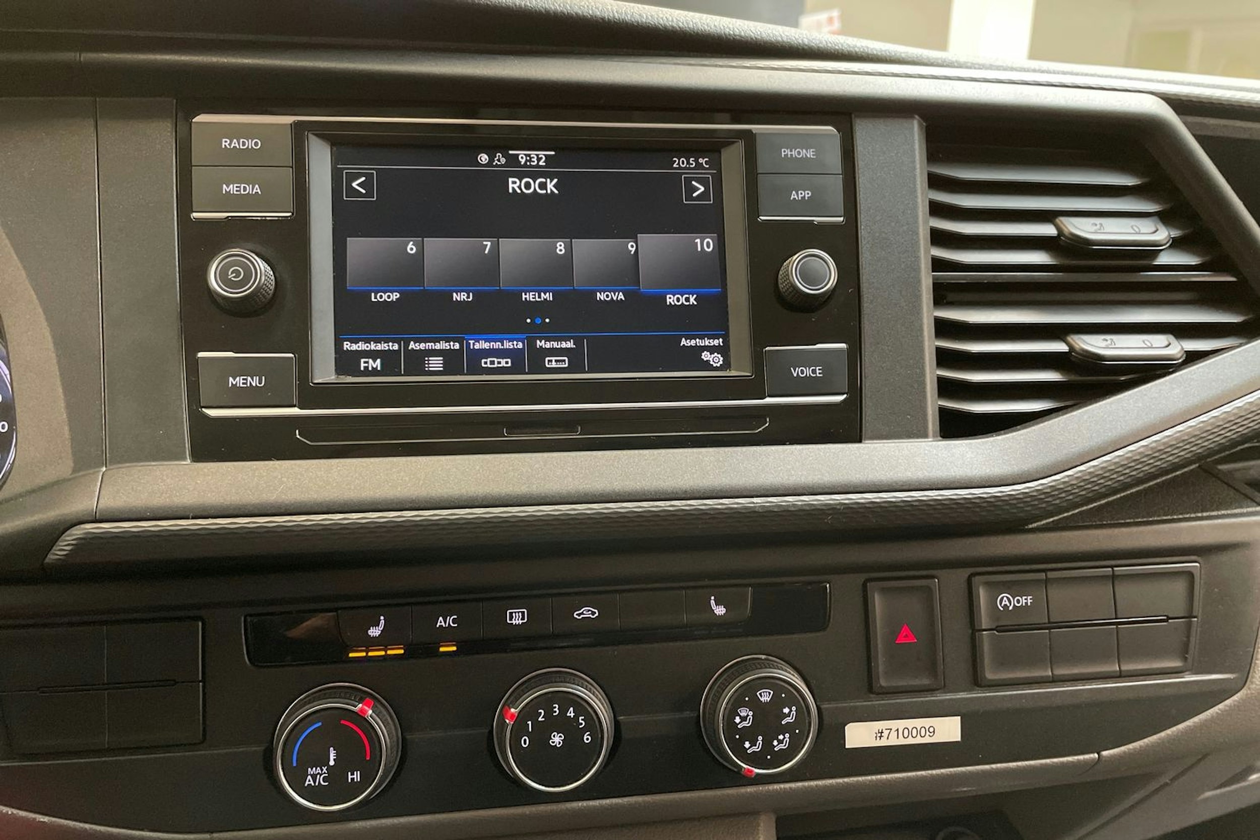 valkoinen Volkswagen Transporter 2021 kuva 22.