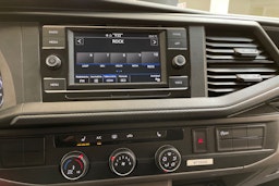 valkoinen Volkswagen Transporter 2021 kuva 22.