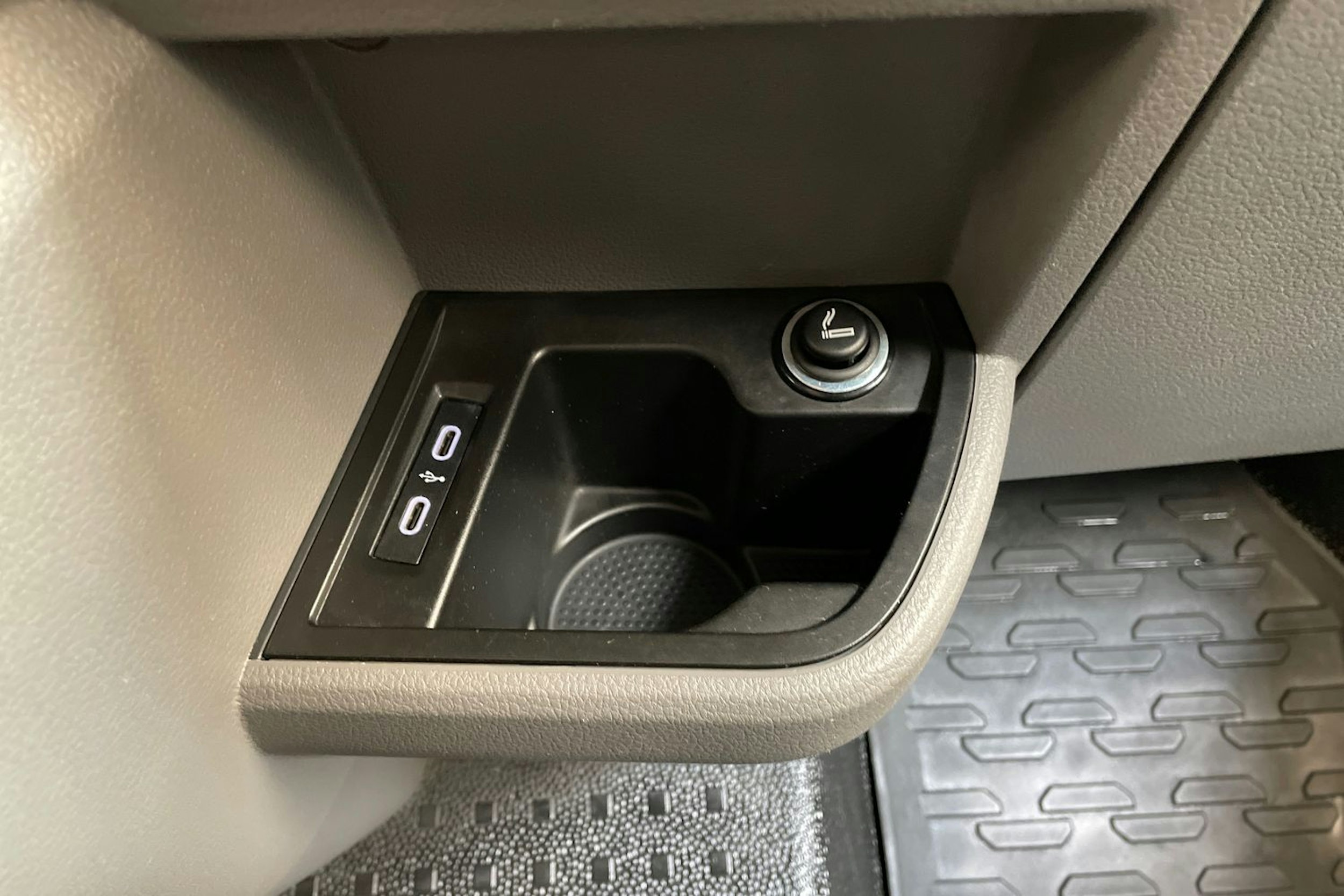 valkoinen Volkswagen Transporter 2021 kuva 23.