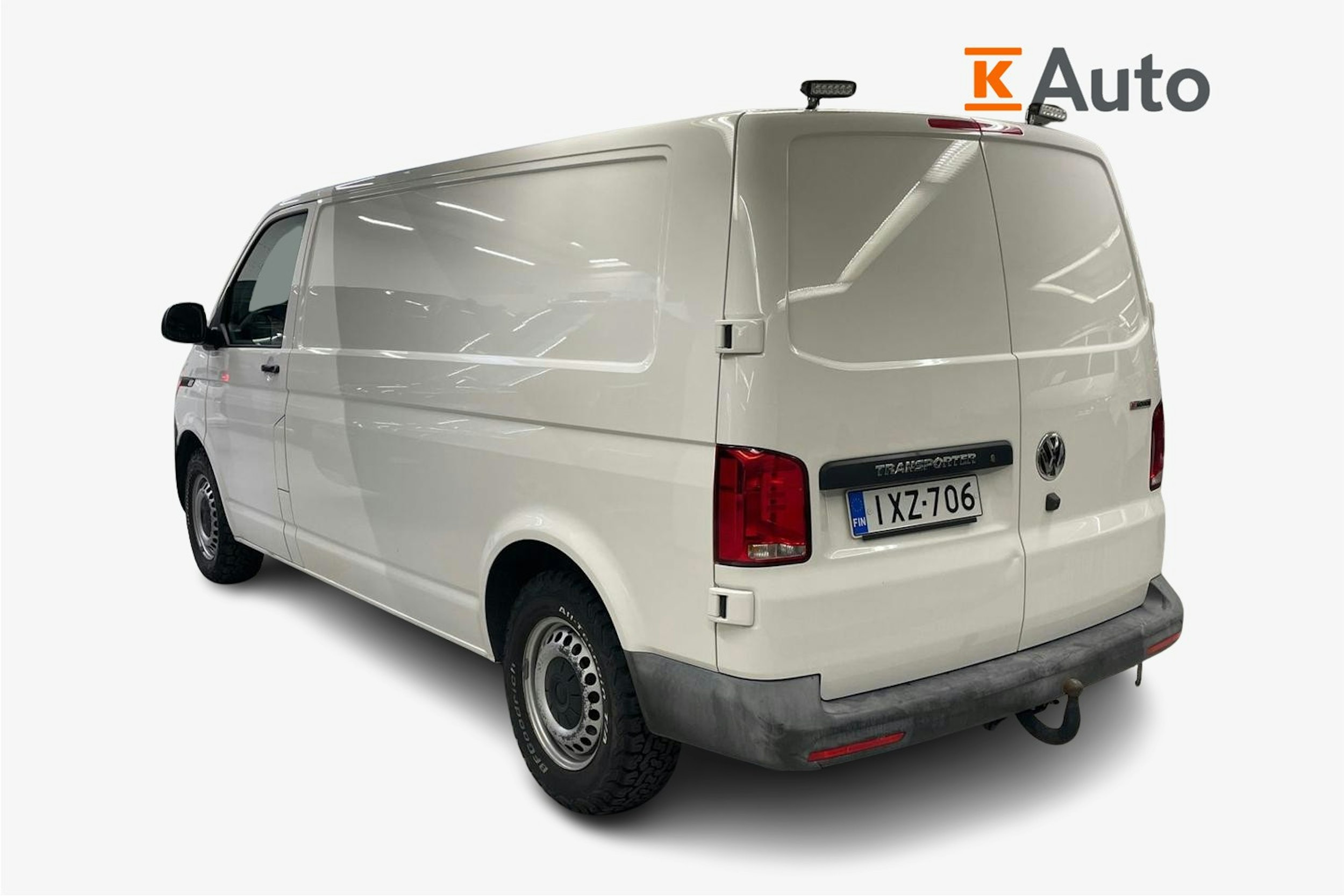 valkoinen Volkswagen Transporter 2021 kuva 2.