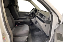 valkoinen Volkswagen Transporter 2021 kuva 10.