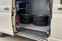 valkoinen Volkswagen Transporter 2021 kuva 14.