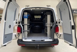 valkoinen Volkswagen Transporter 2021 kuva 18.
