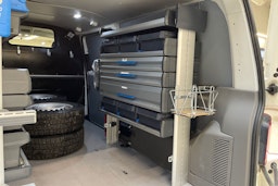 valkoinen Volkswagen Transporter 2021 kuva 19.