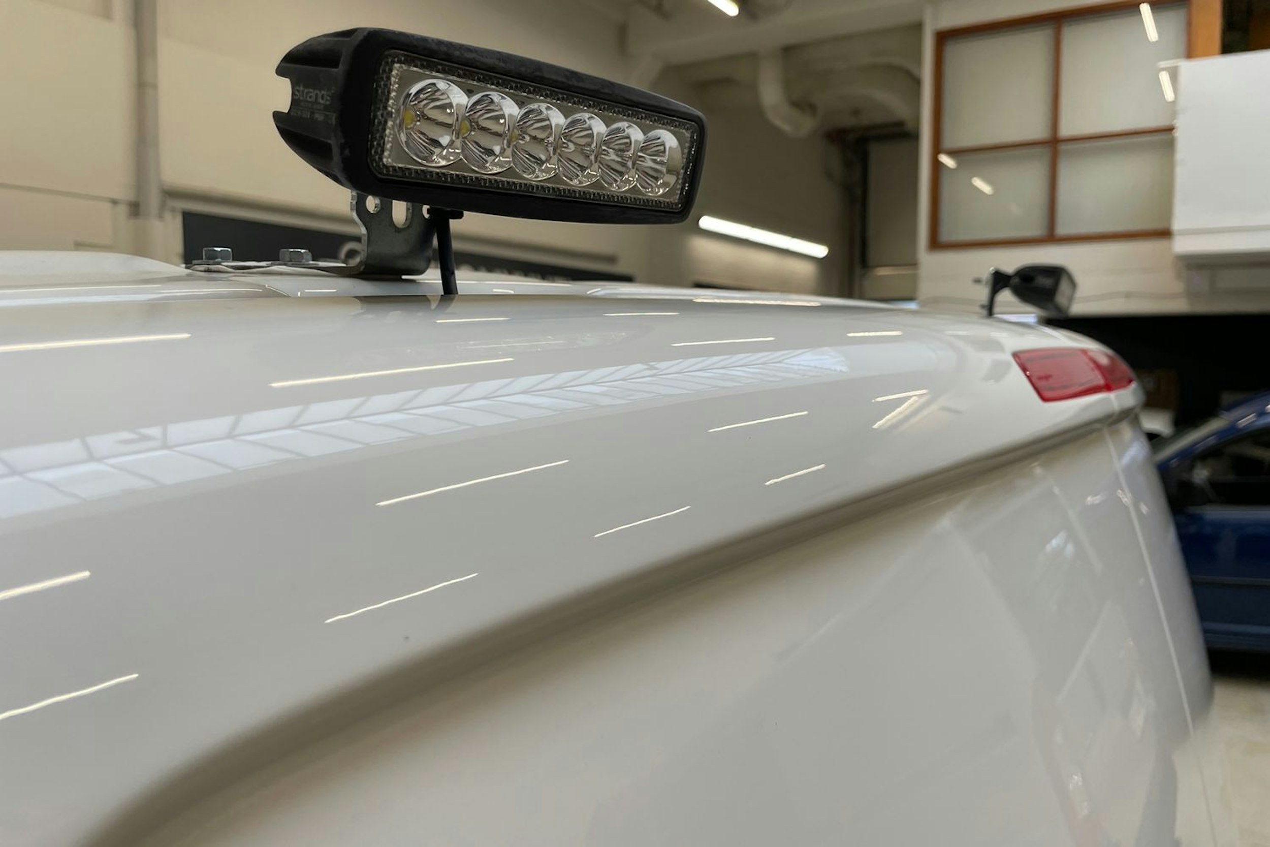 valkoinen Volkswagen Transporter 2021 kuva 21.
