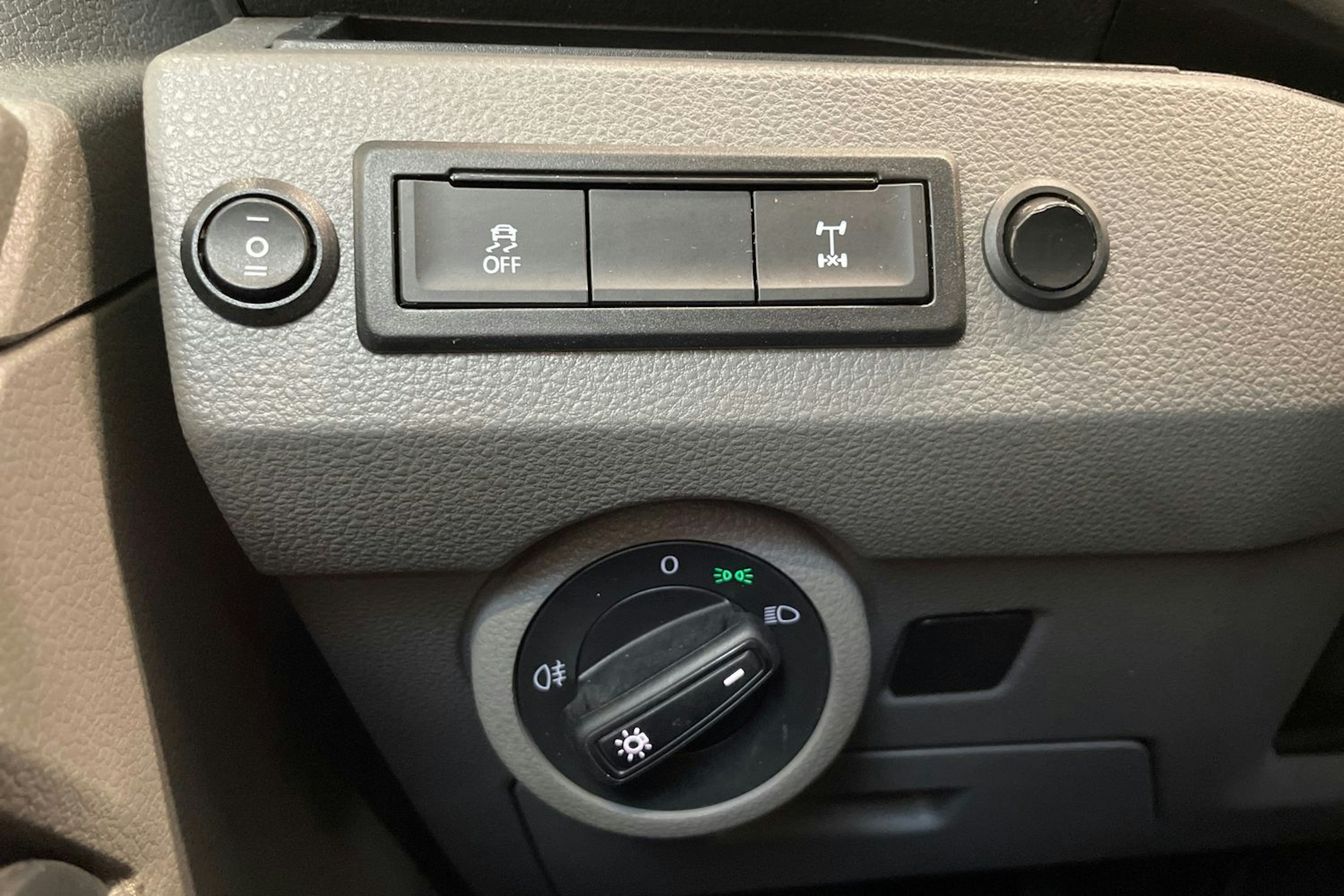 valkoinen Volkswagen Transporter 2021 kuva 23.