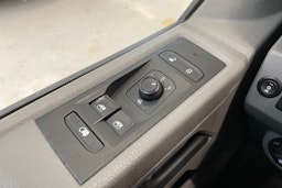 valkoinen Volkswagen Transporter 2021 kuva 24.