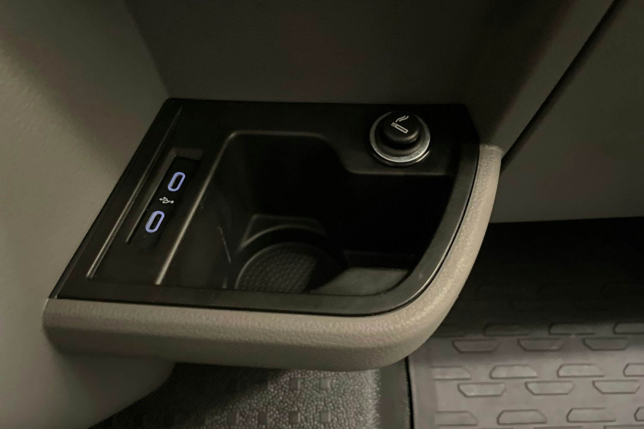 valkoinen Volkswagen Transporter 2021 kuva 30.