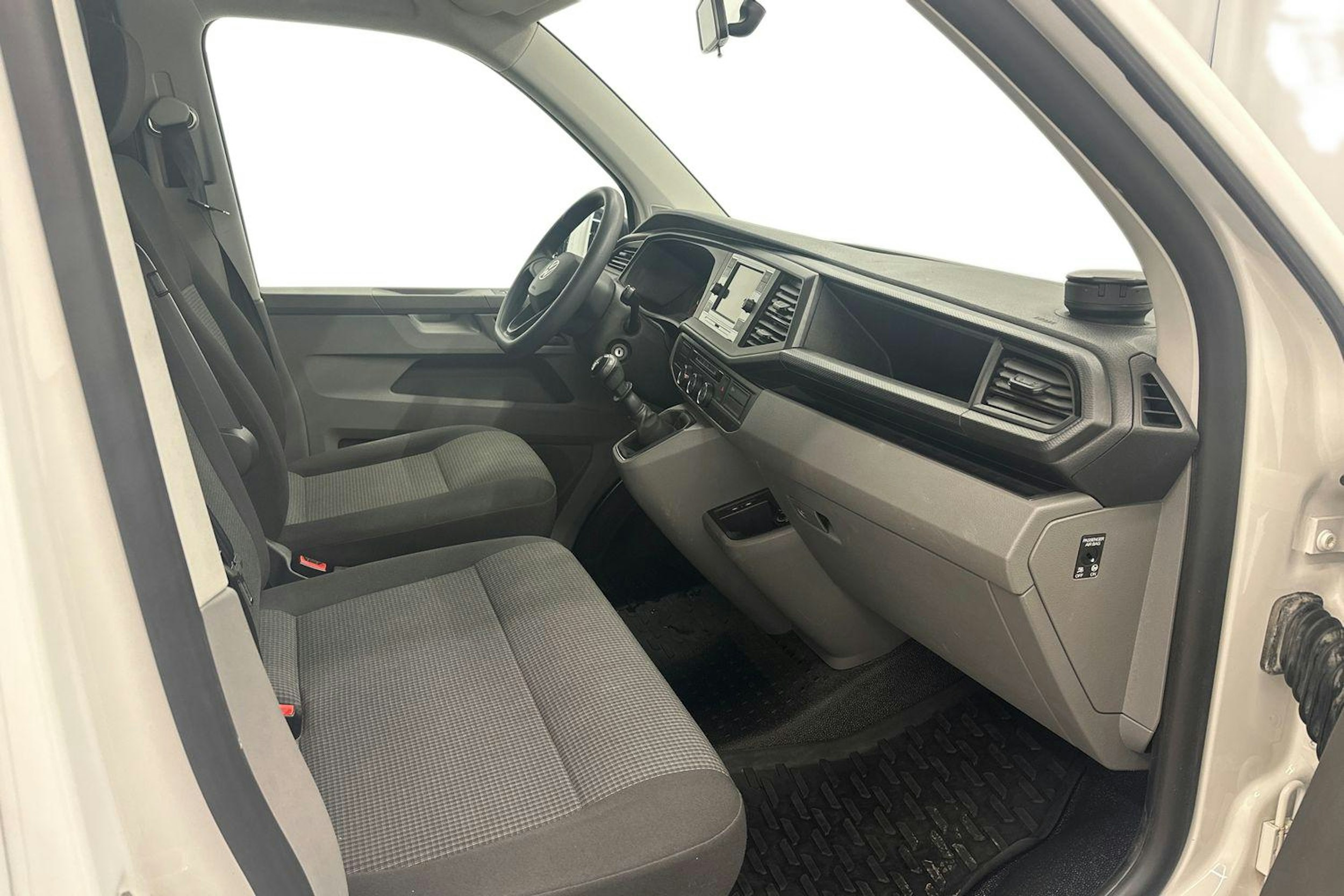valkoinen Volkswagen Transporter 2021 kuva 11.