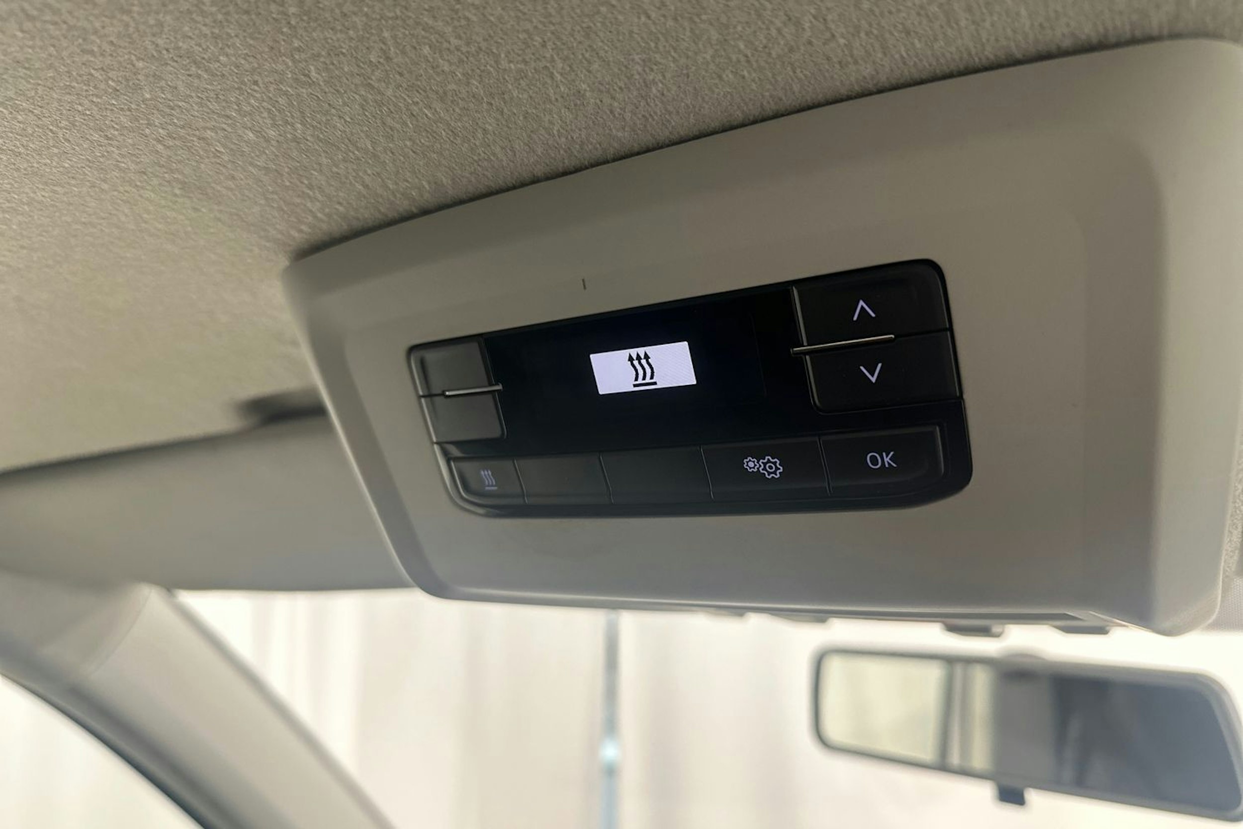 valkoinen Volkswagen Transporter 2021 kuva 15.