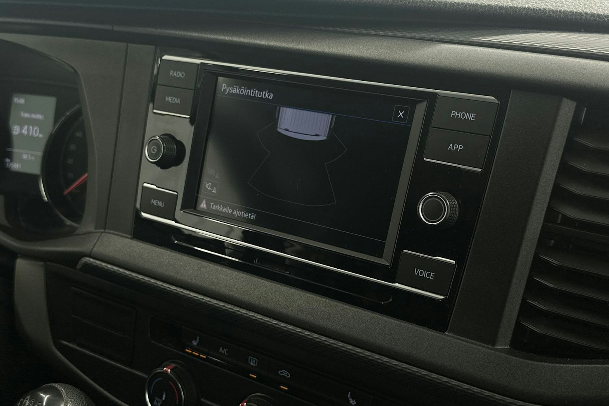 valkoinen Volkswagen Transporter 2021 kuva 18.