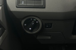 valkoinen Volkswagen Transporter 2021 kuva 19.