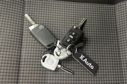 valkoinen Volkswagen Transporter 2021 kuva 24.