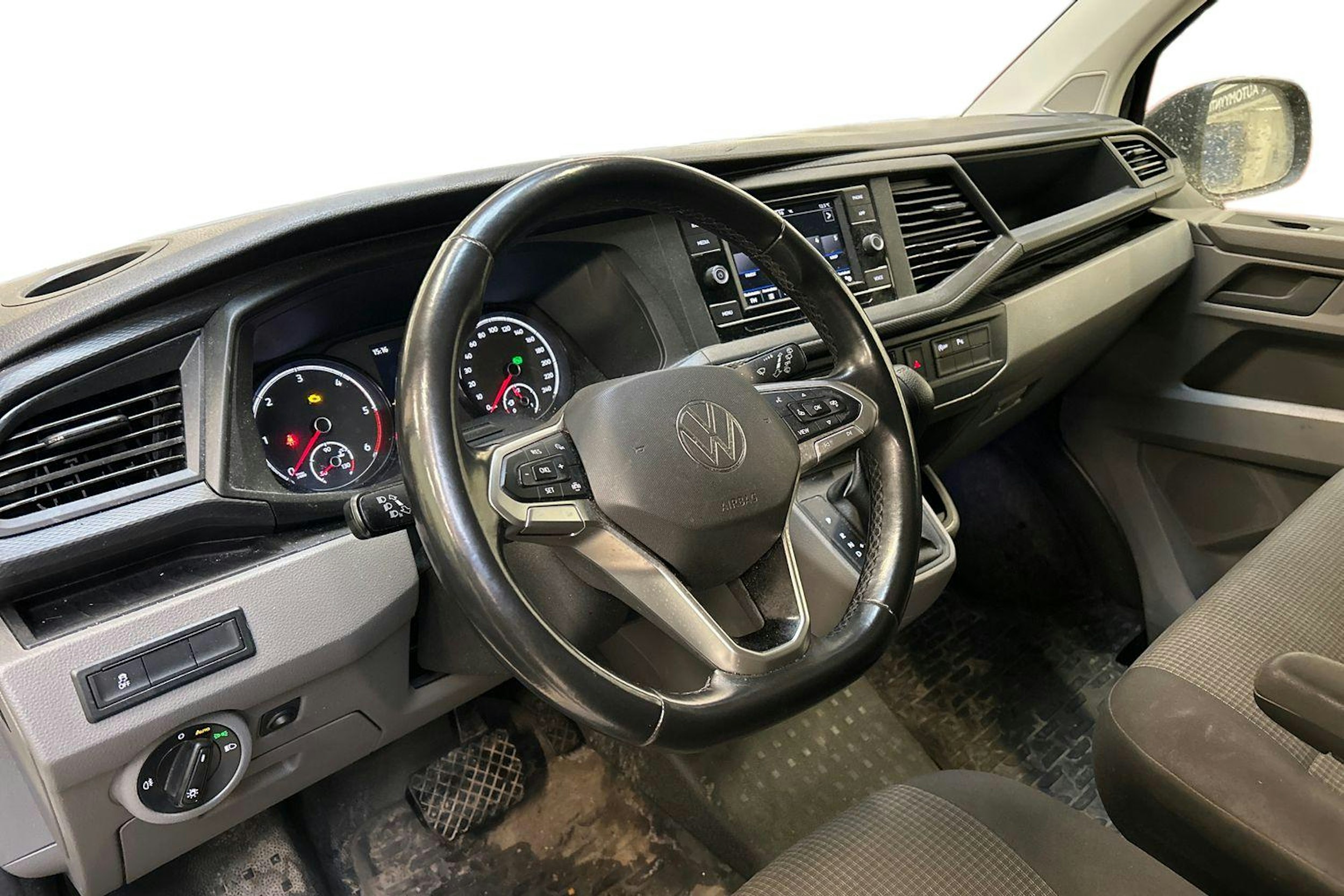 musta Volkswagen Transporter 2021 kuva 4.