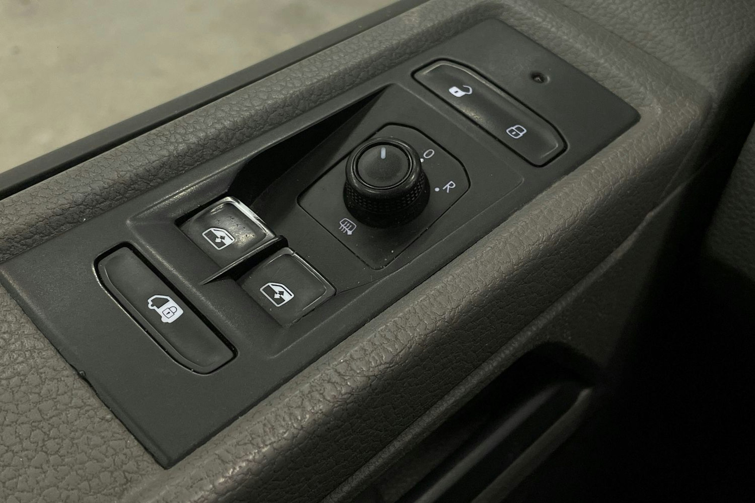 Sininen Volkswagen TRANSPORTER 2021 kuva 16.