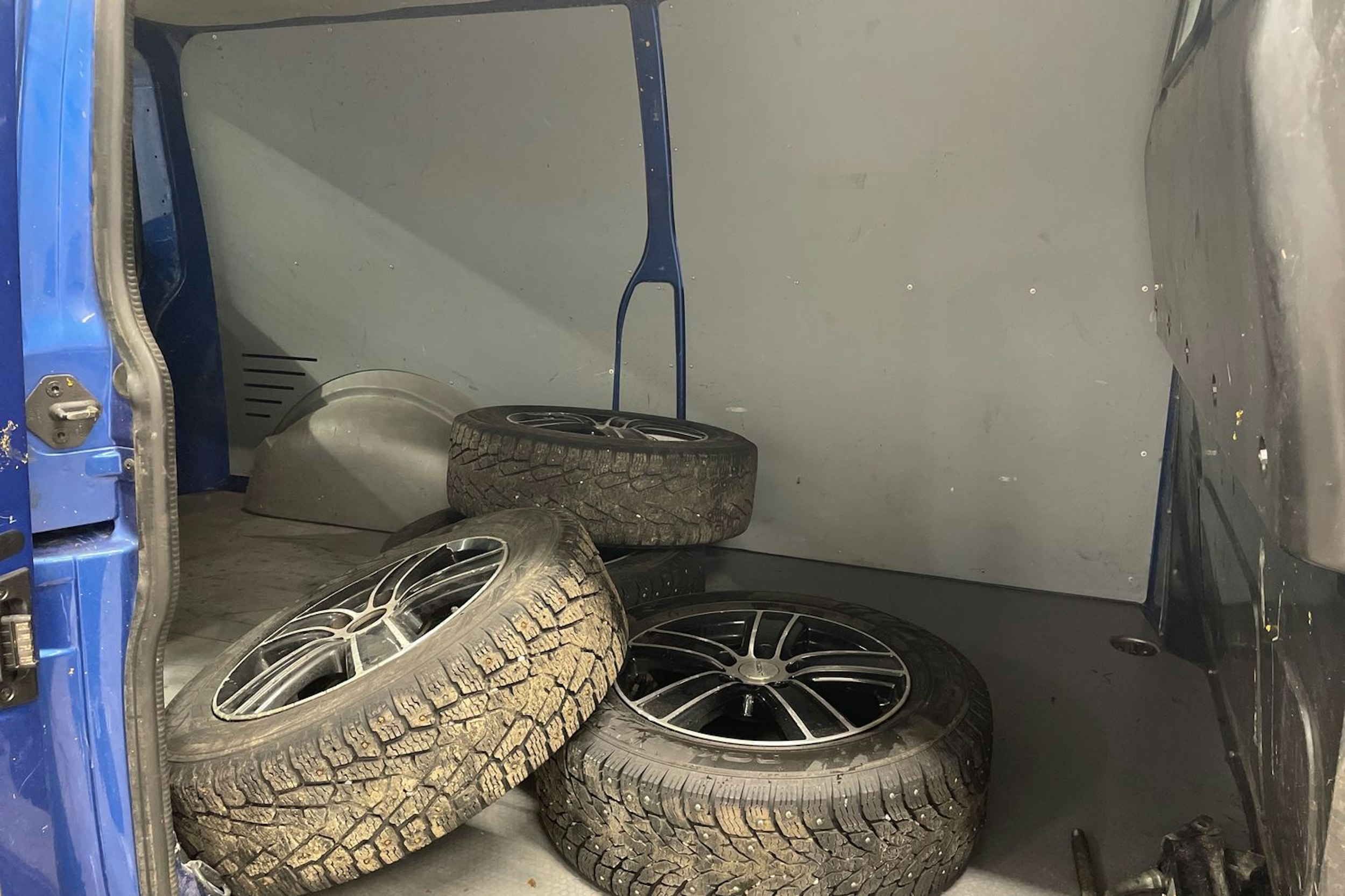 Sininen Volkswagen TRANSPORTER 2021 kuva 20.