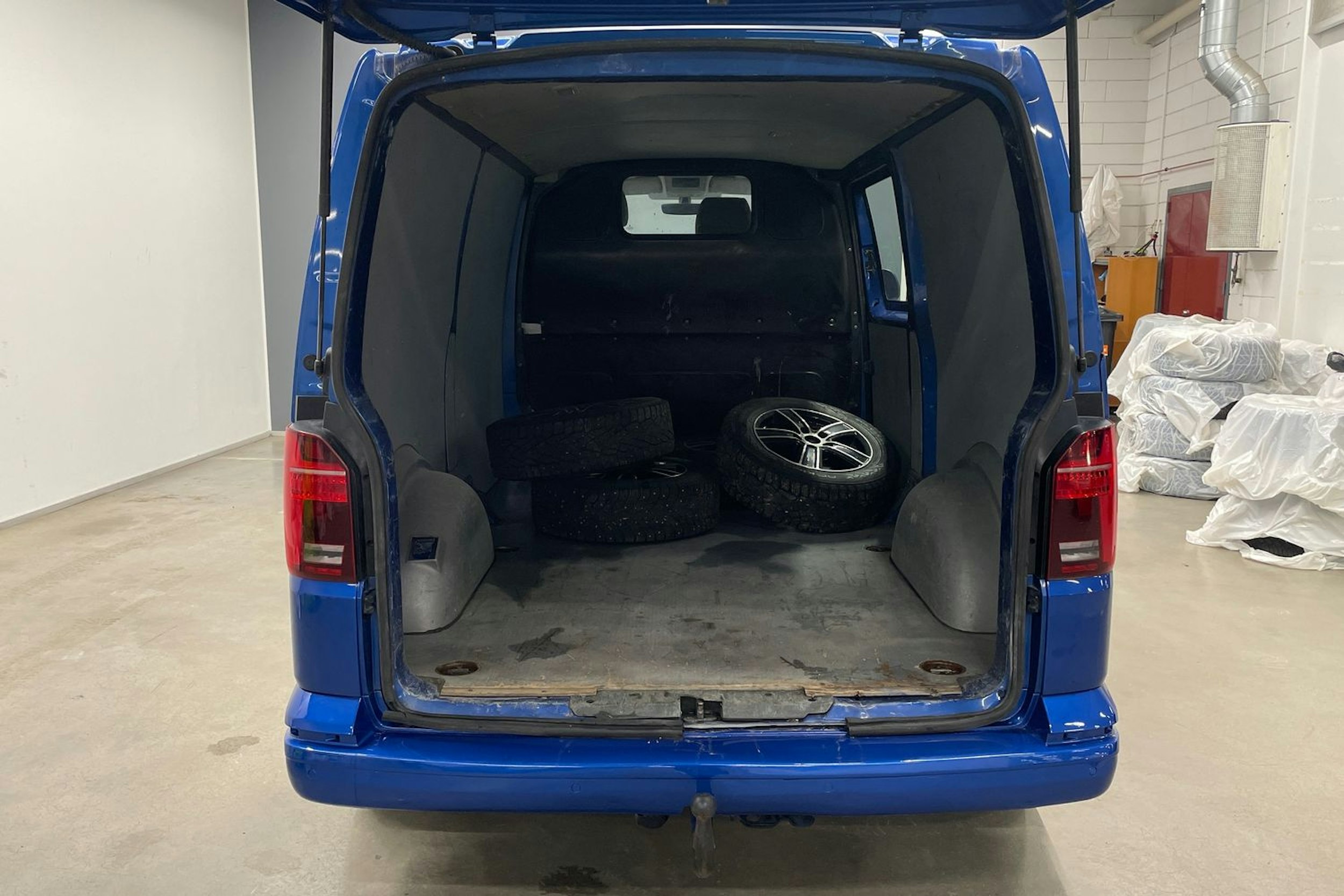 Sininen Volkswagen TRANSPORTER 2021 kuva 21.