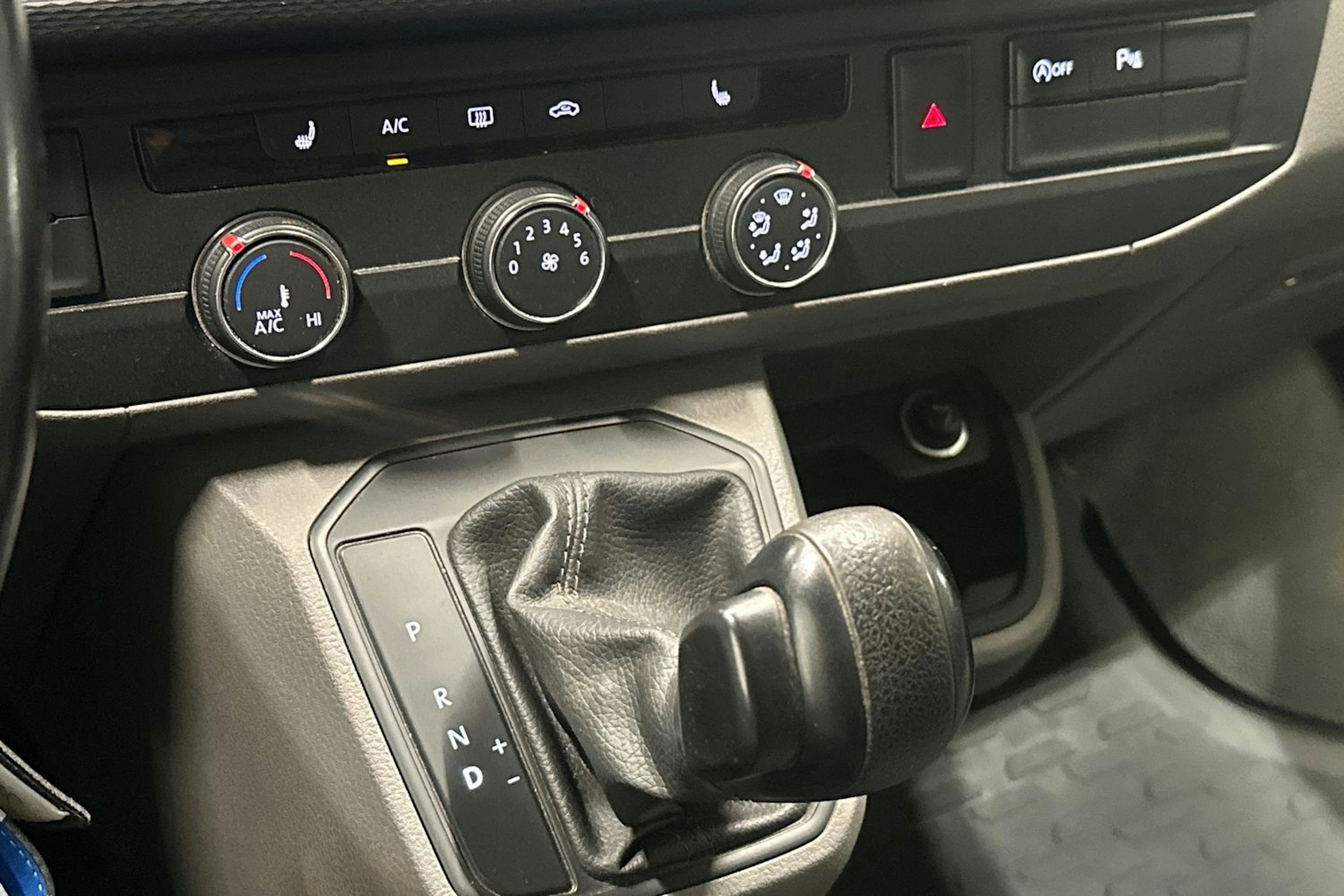 Valkoinen Volkswagen TRANSPORTER 2021 kuva 24.