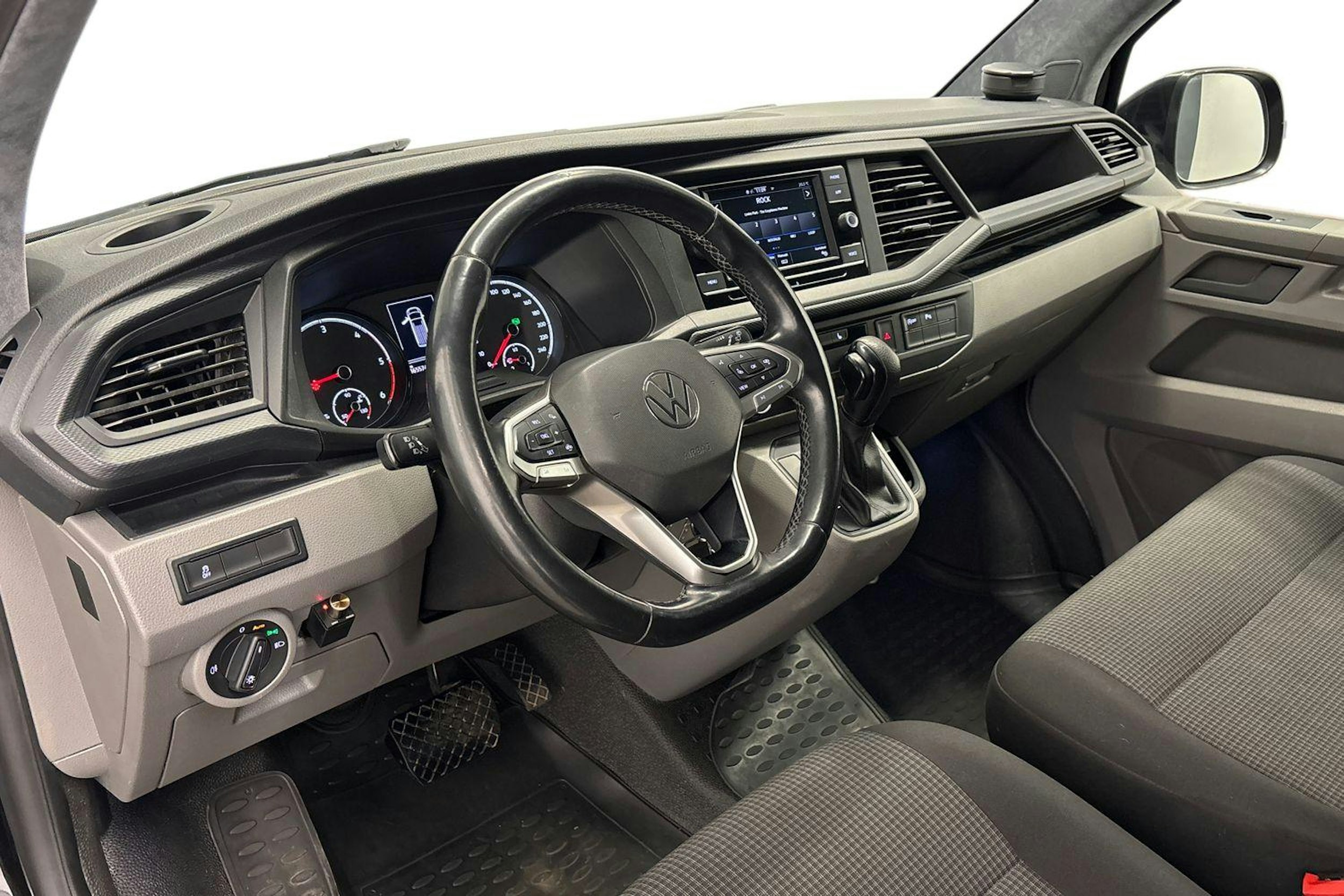 met. musta Volkswagen Transporter 2021 kuva 7.