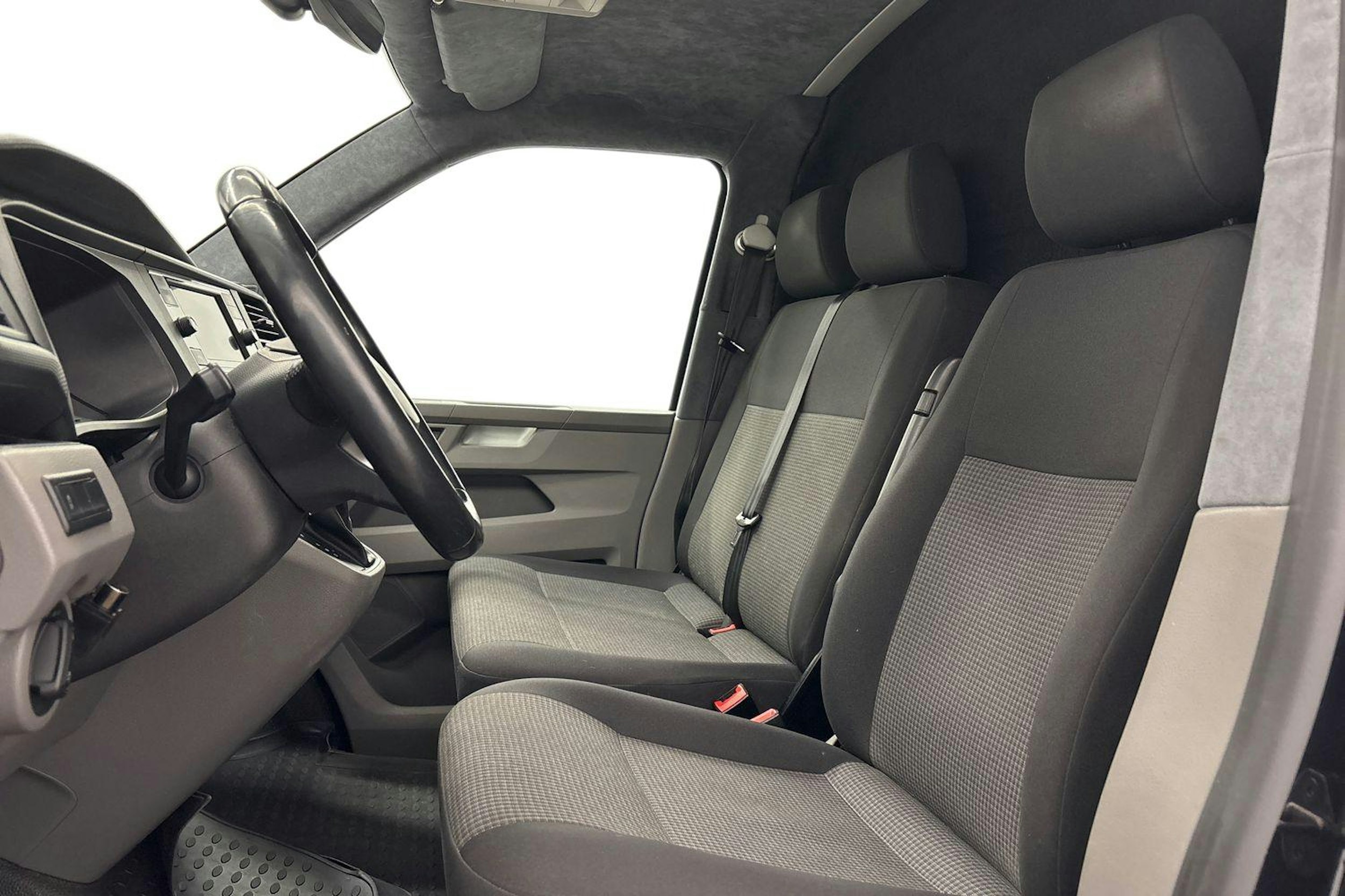 met. musta Volkswagen Transporter 2021 kuva 10.