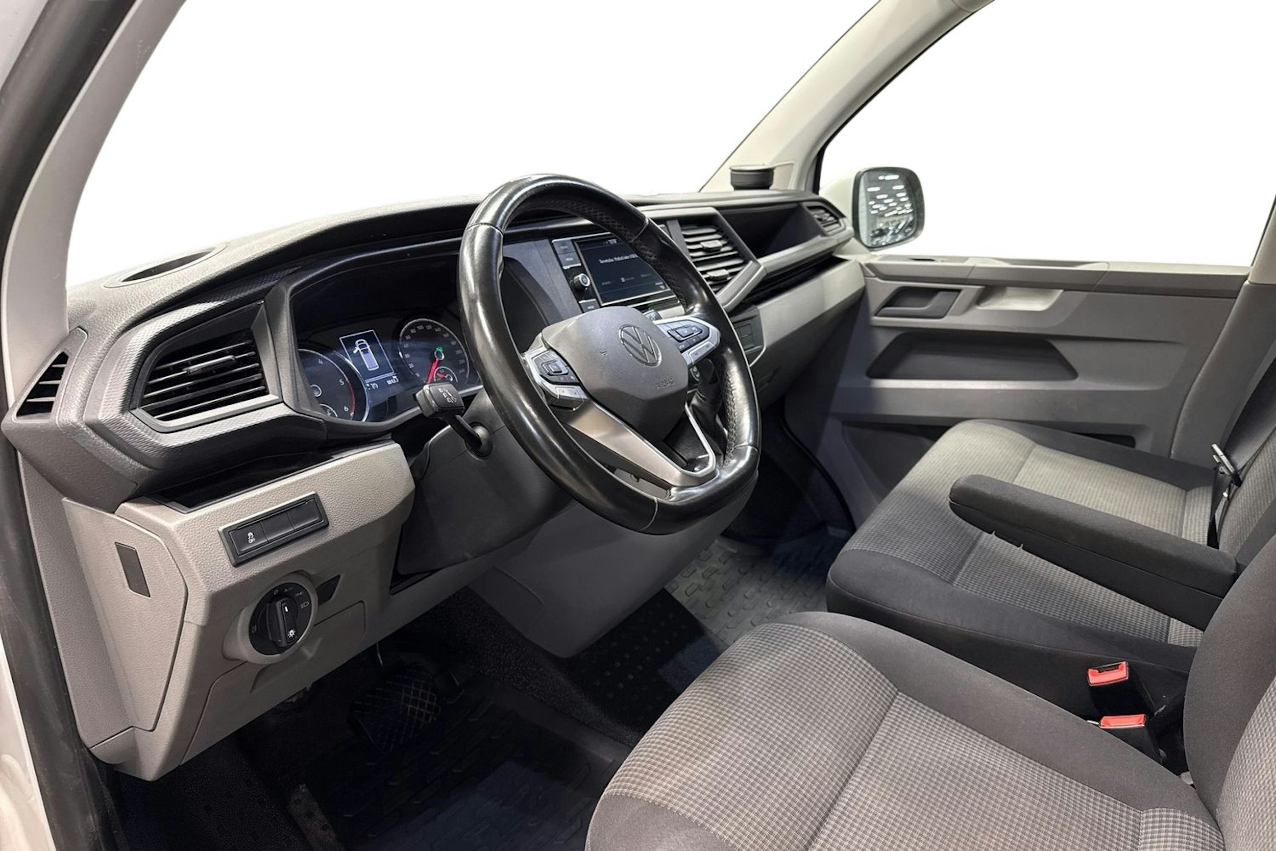 valkoinen Volkswagen Transporter 2021 kuva 6.