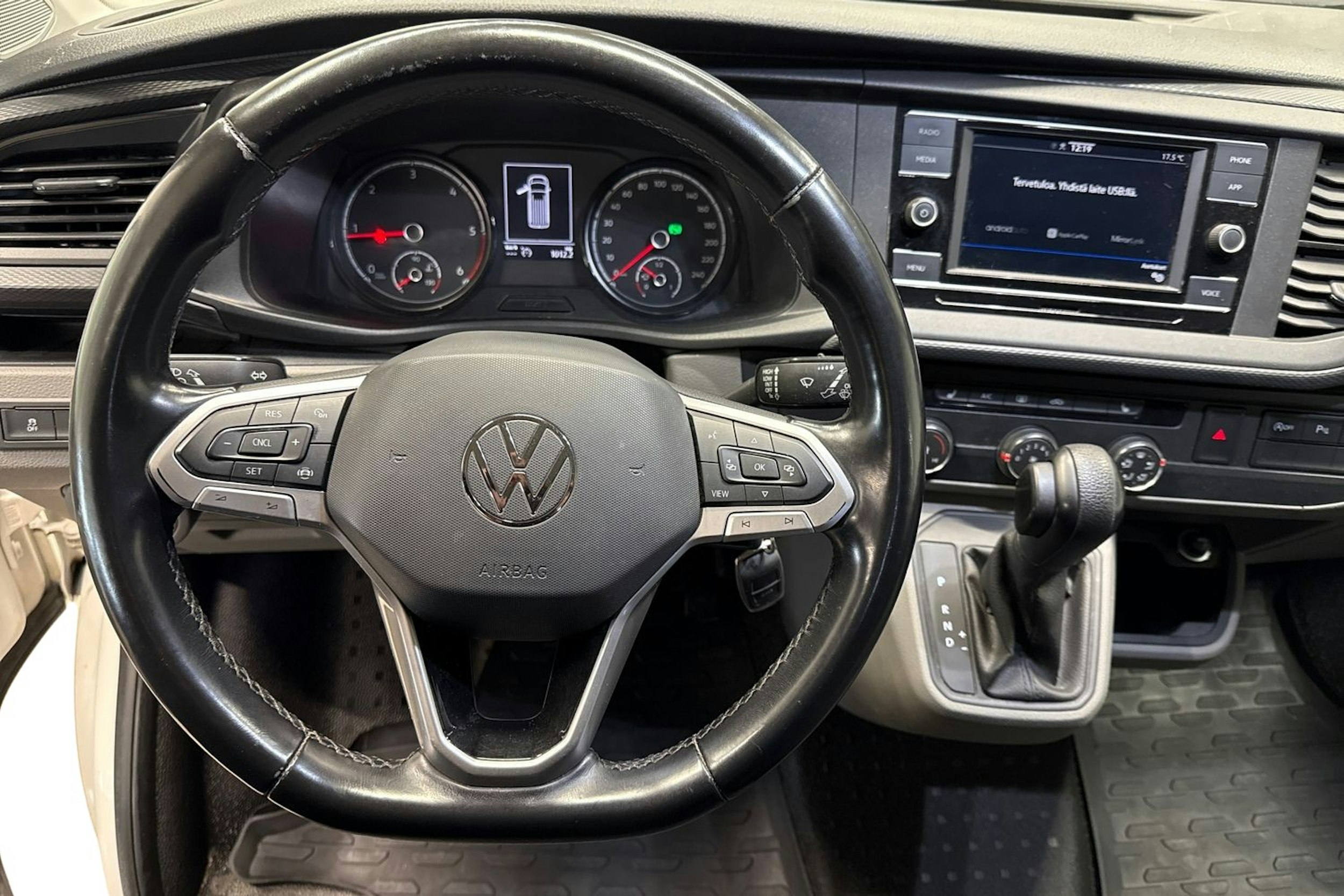 valkoinen Volkswagen Transporter 2021 kuva 7.