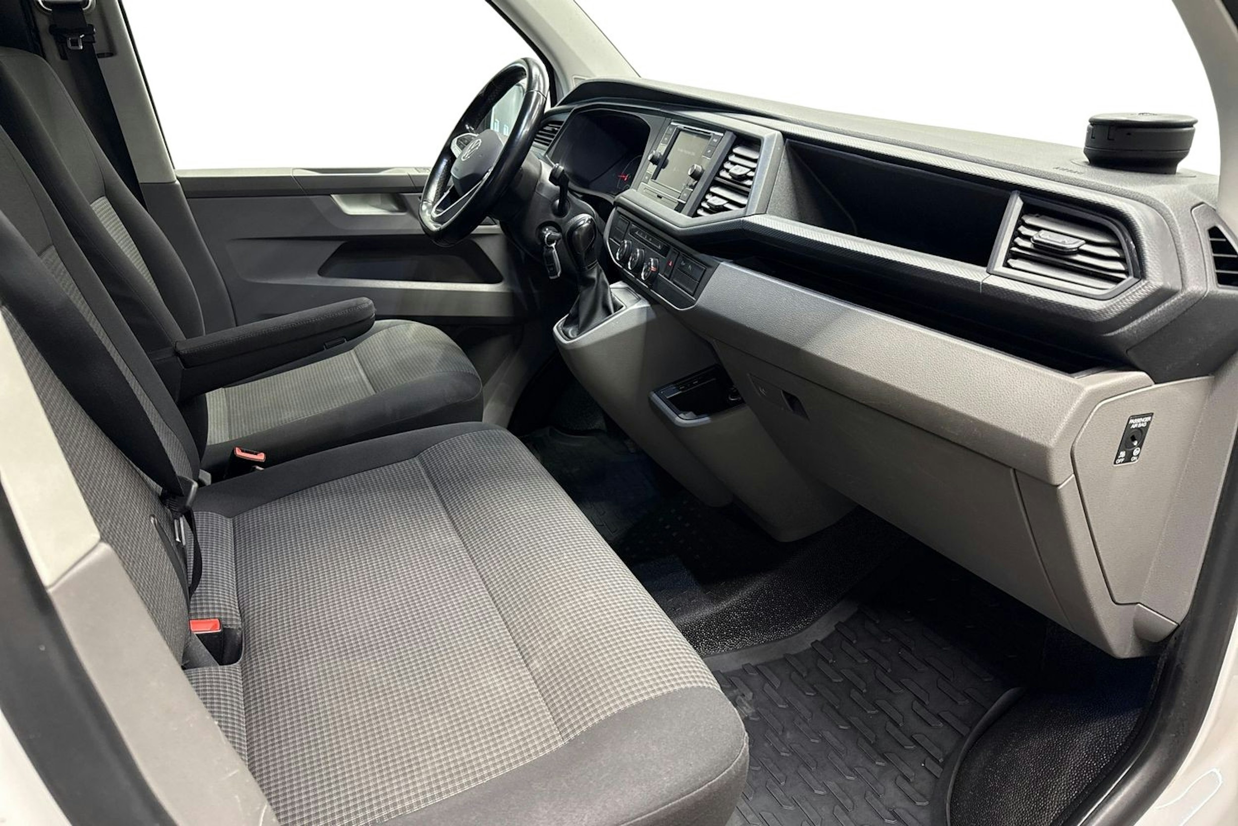 valkoinen Volkswagen Transporter 2021 kuva 8.