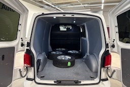 valkoinen Volkswagen Transporter 2021 kuva 11.