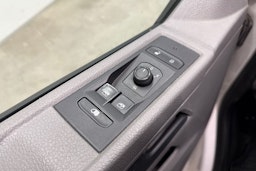 valkoinen Volkswagen Transporter 2021 kuva 15.