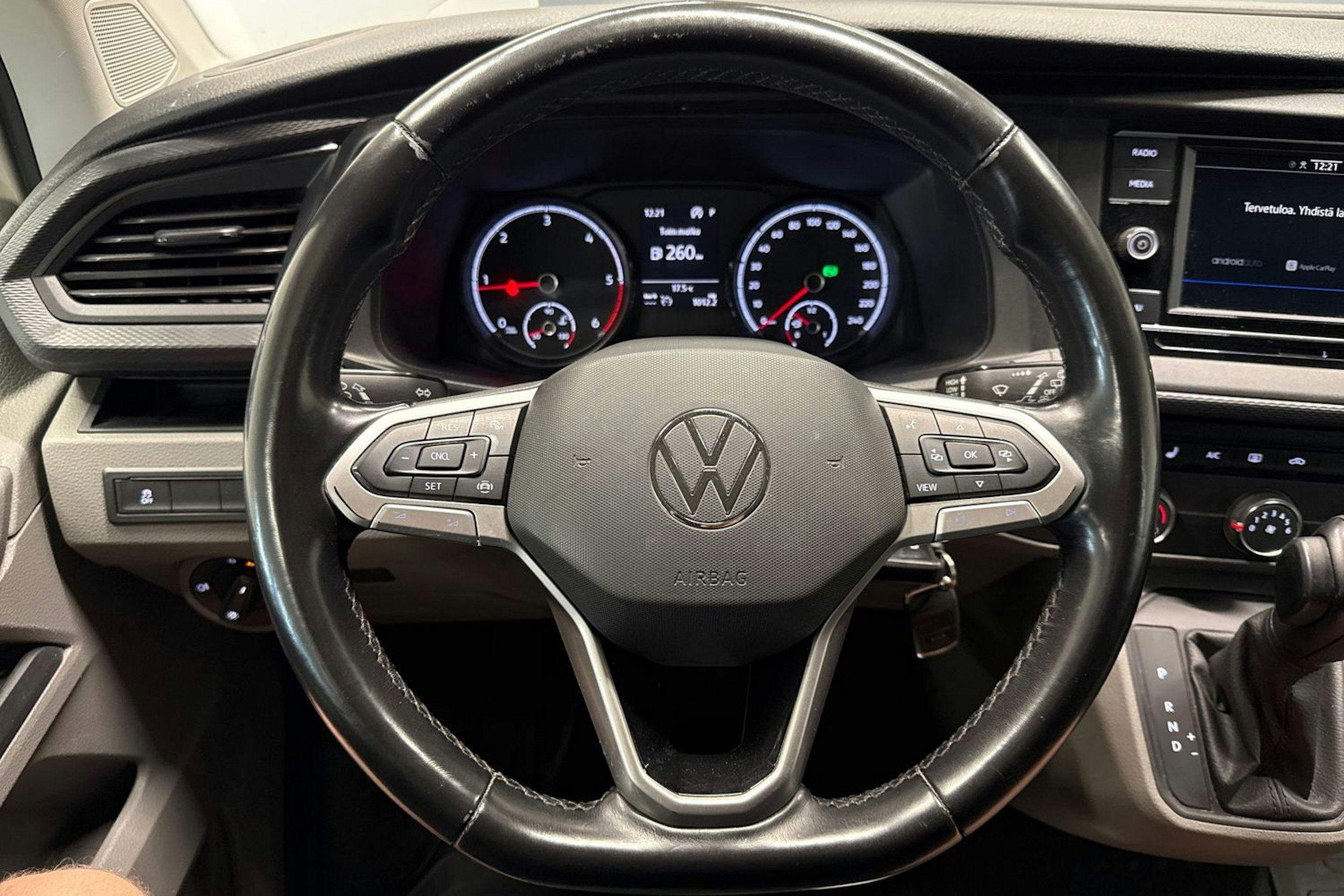 valkoinen Volkswagen Transporter 2021 kuva 17.