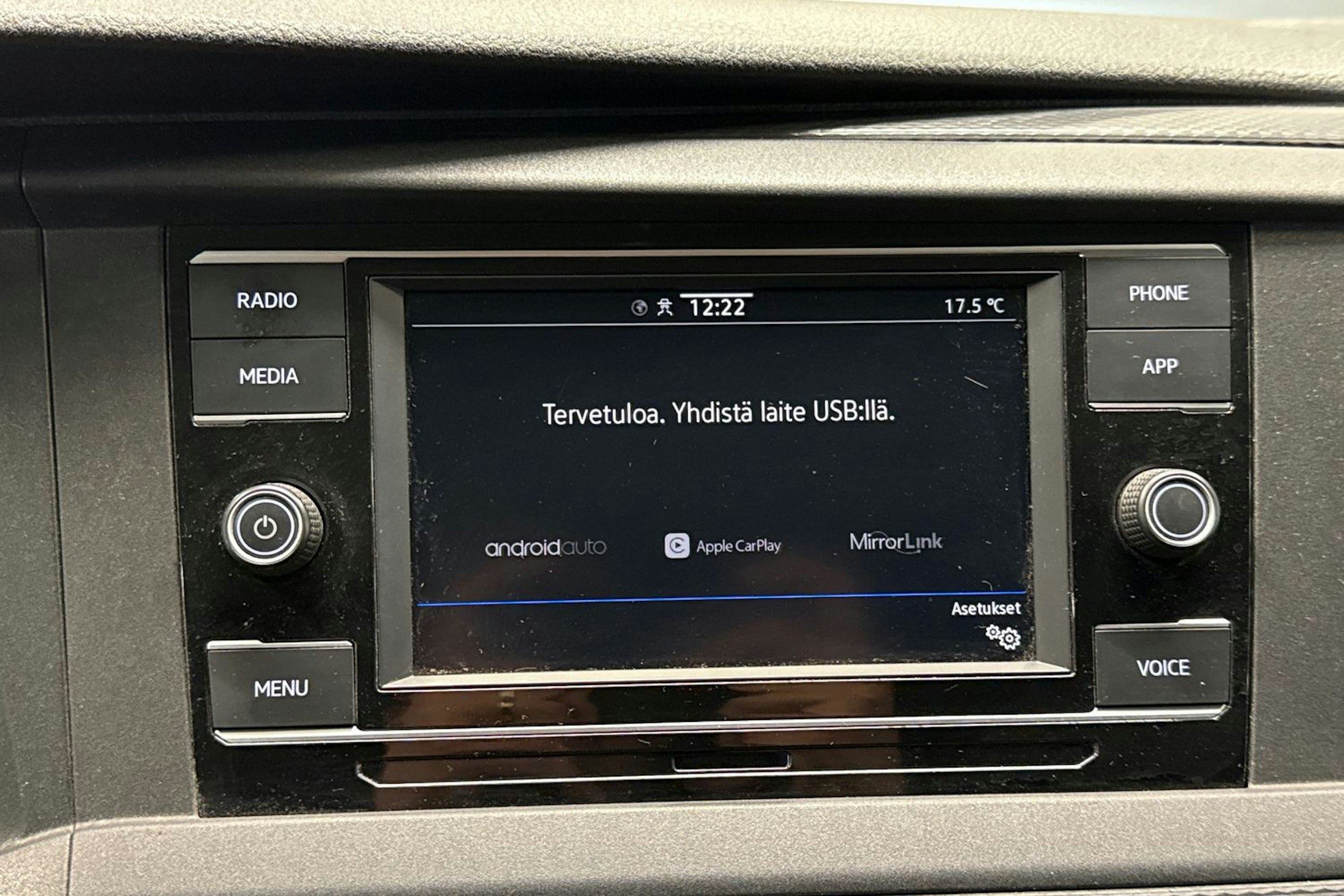 valkoinen Volkswagen Transporter 2021 kuva 20.