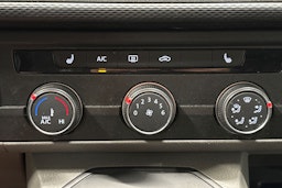 valkoinen Volkswagen Transporter 2021 kuva 22.