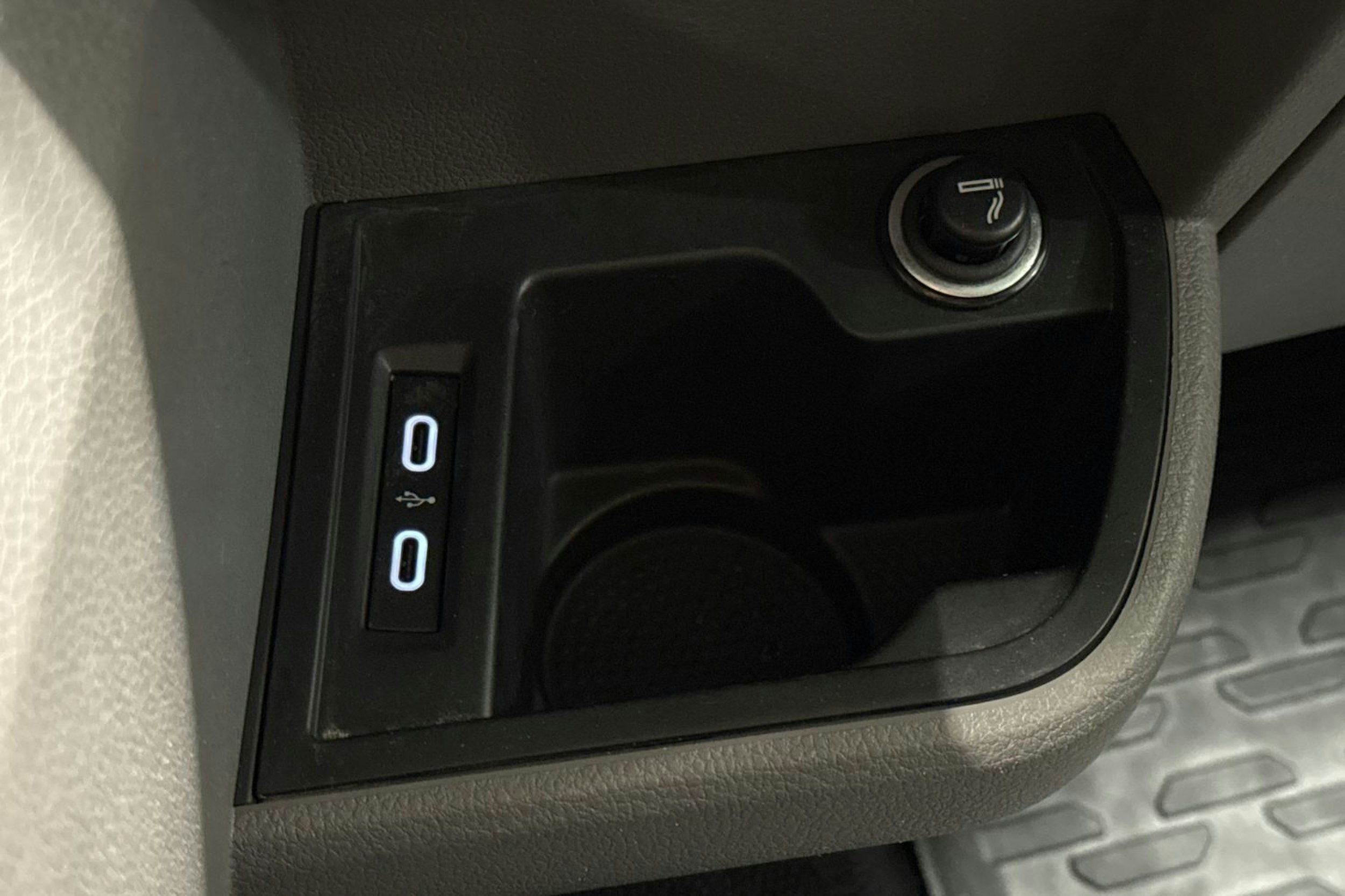 valkoinen Volkswagen Transporter 2021 kuva 24.