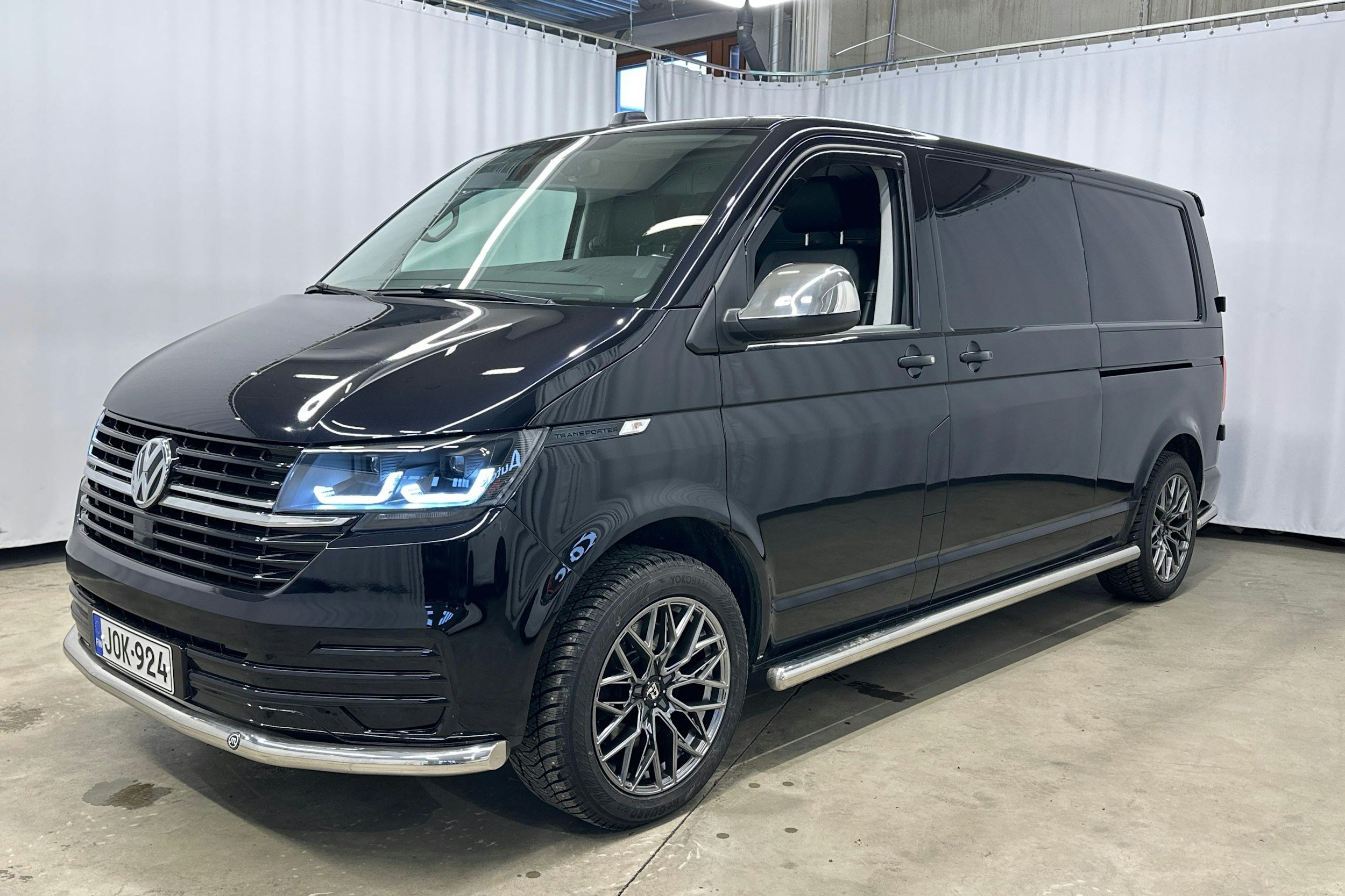 musta Volkswagen Transporter 2021 kuva 7.