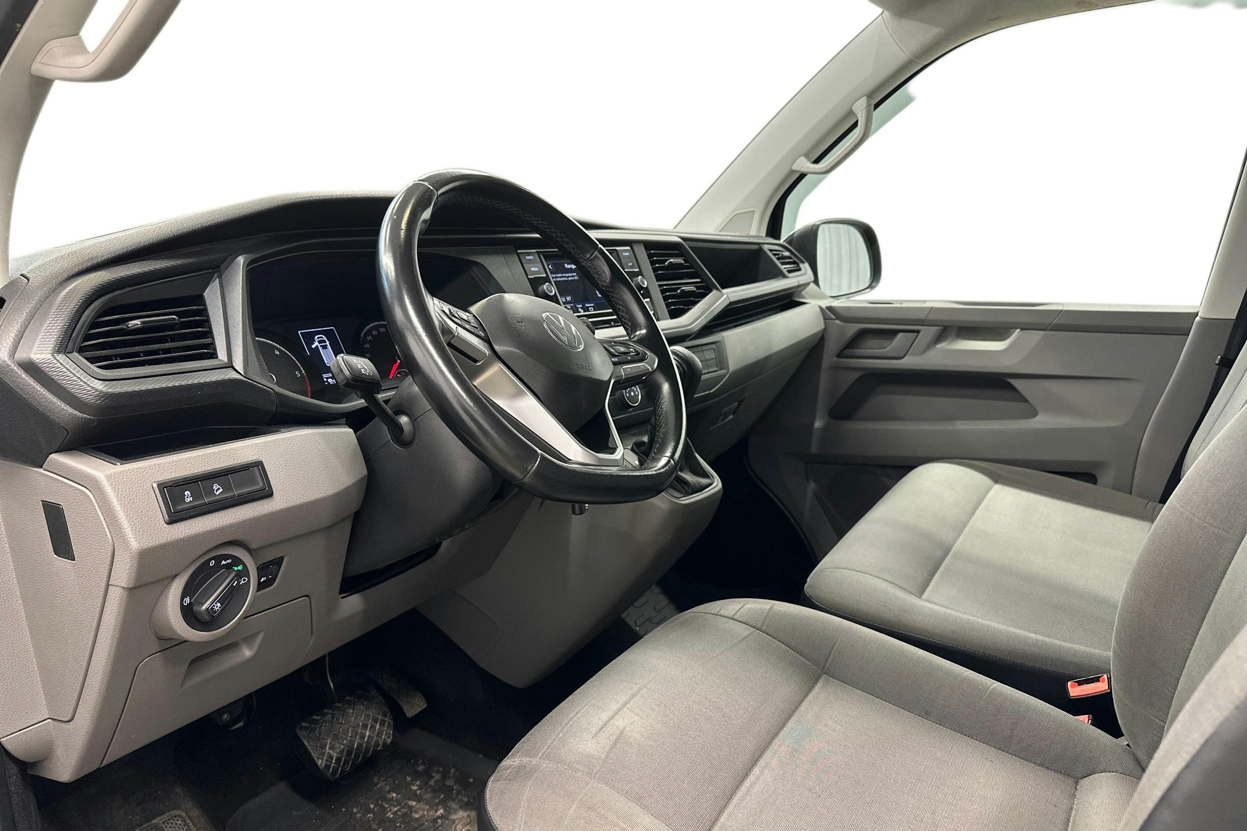 musta Volkswagen Transporter 2021 kuva 8.