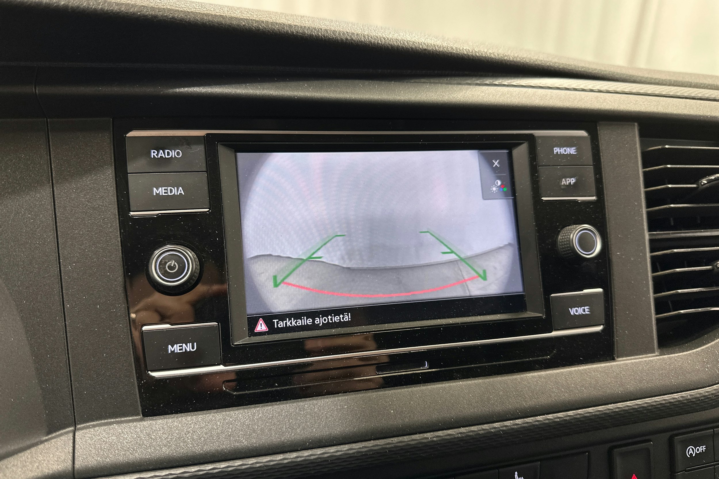 musta Volkswagen Transporter 2021 kuva 13.