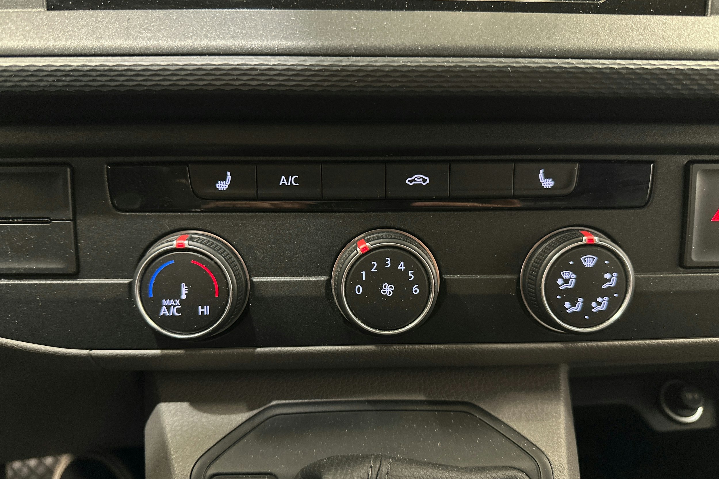 musta Volkswagen Transporter 2021 kuva 16.