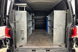 musta Volkswagen Transporter 2021 kuva 19.