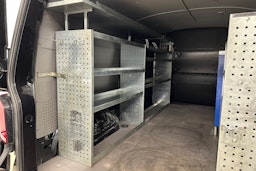 musta Volkswagen Transporter 2021 kuva 20.