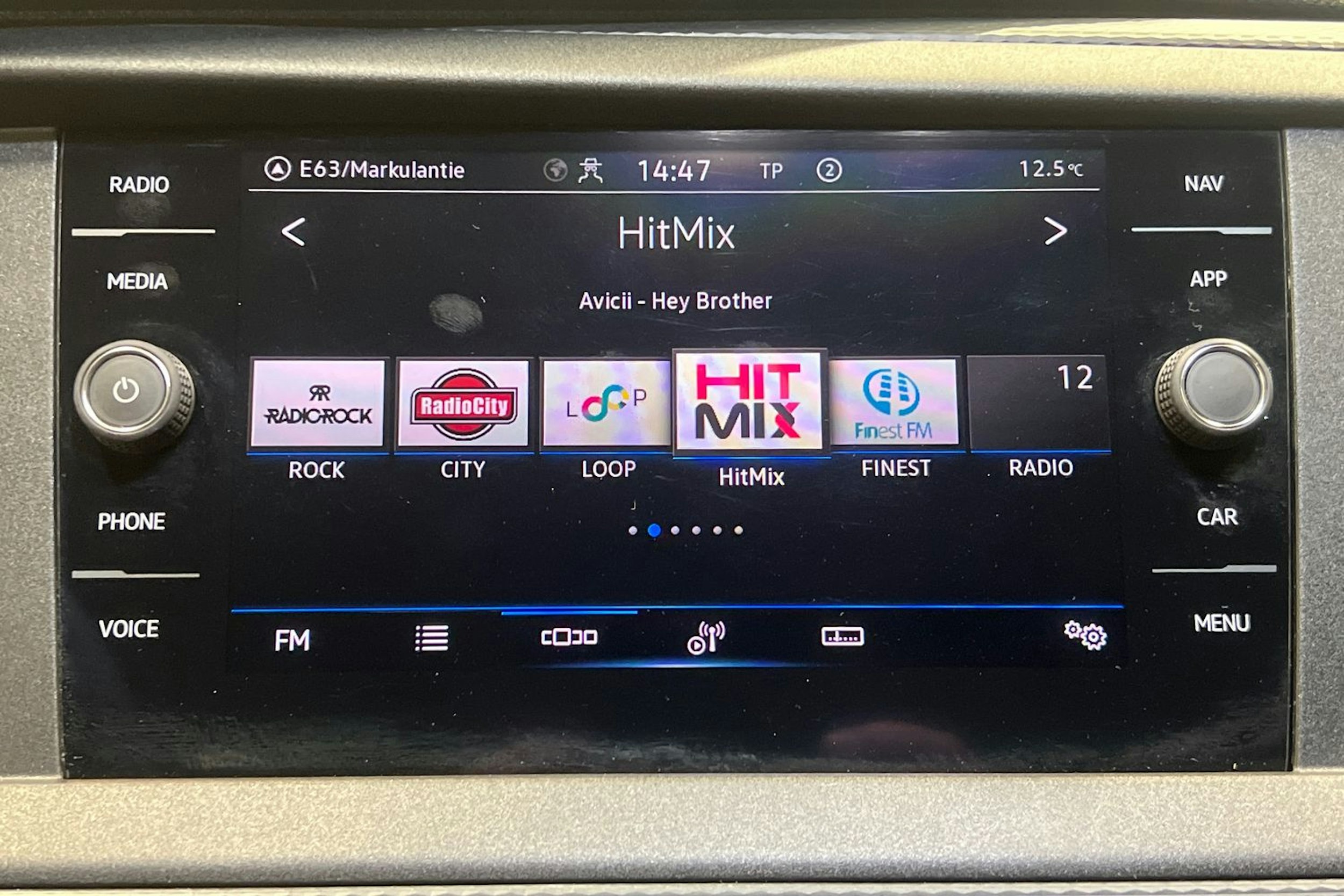 valkoinen Volkswagen Transporter 2021 kuva 15.