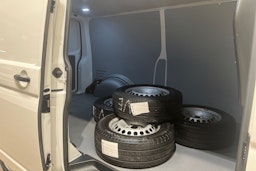 valkoinen Volkswagen Transporter 2021 kuva 19.