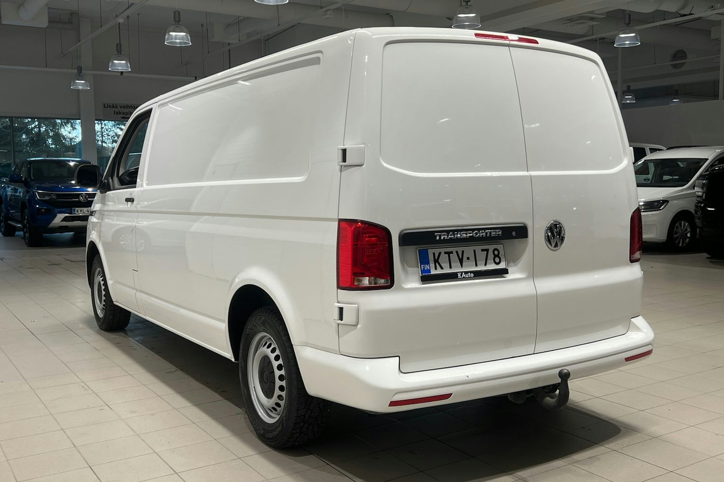 valkoinen Volkswagen Transporter 2021 kuva 21.