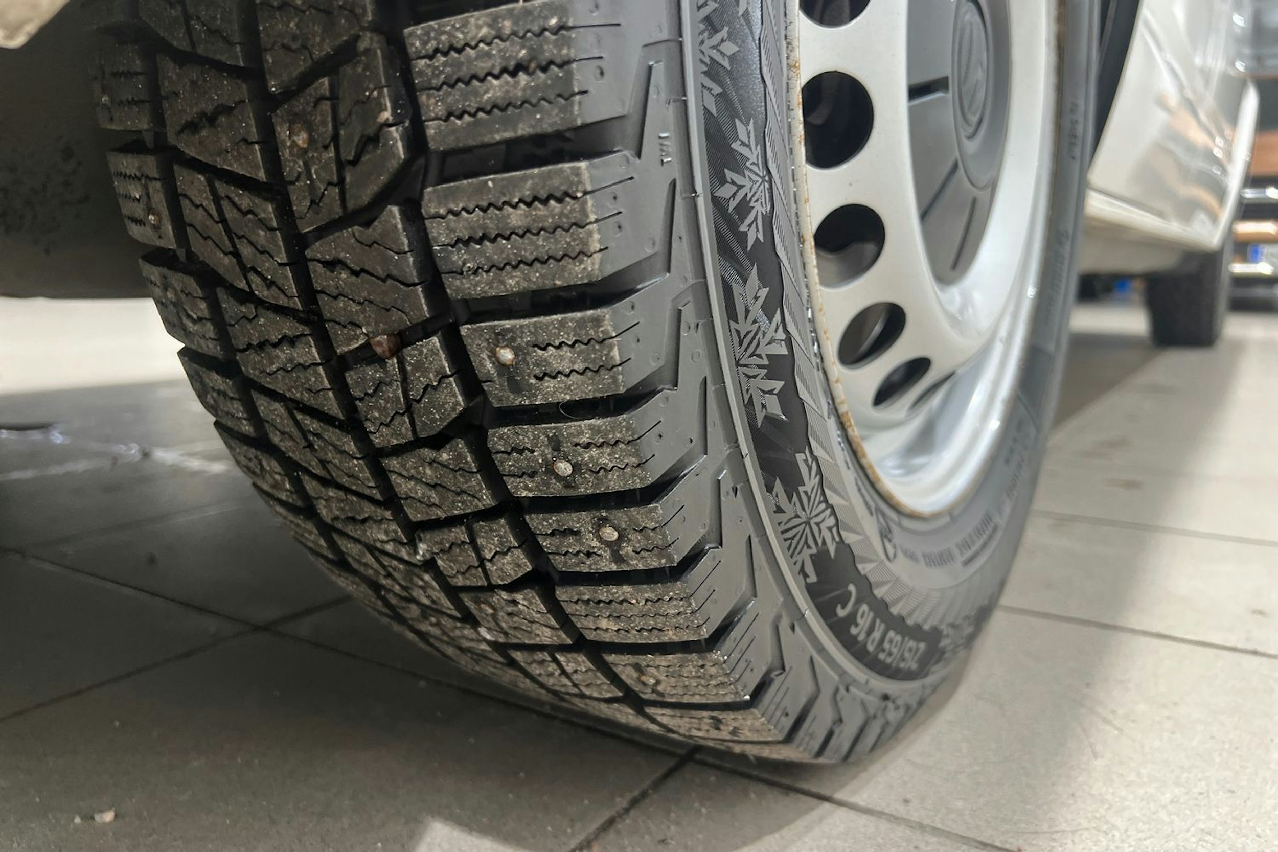 valkoinen Volkswagen Transporter 2021 kuva 23.