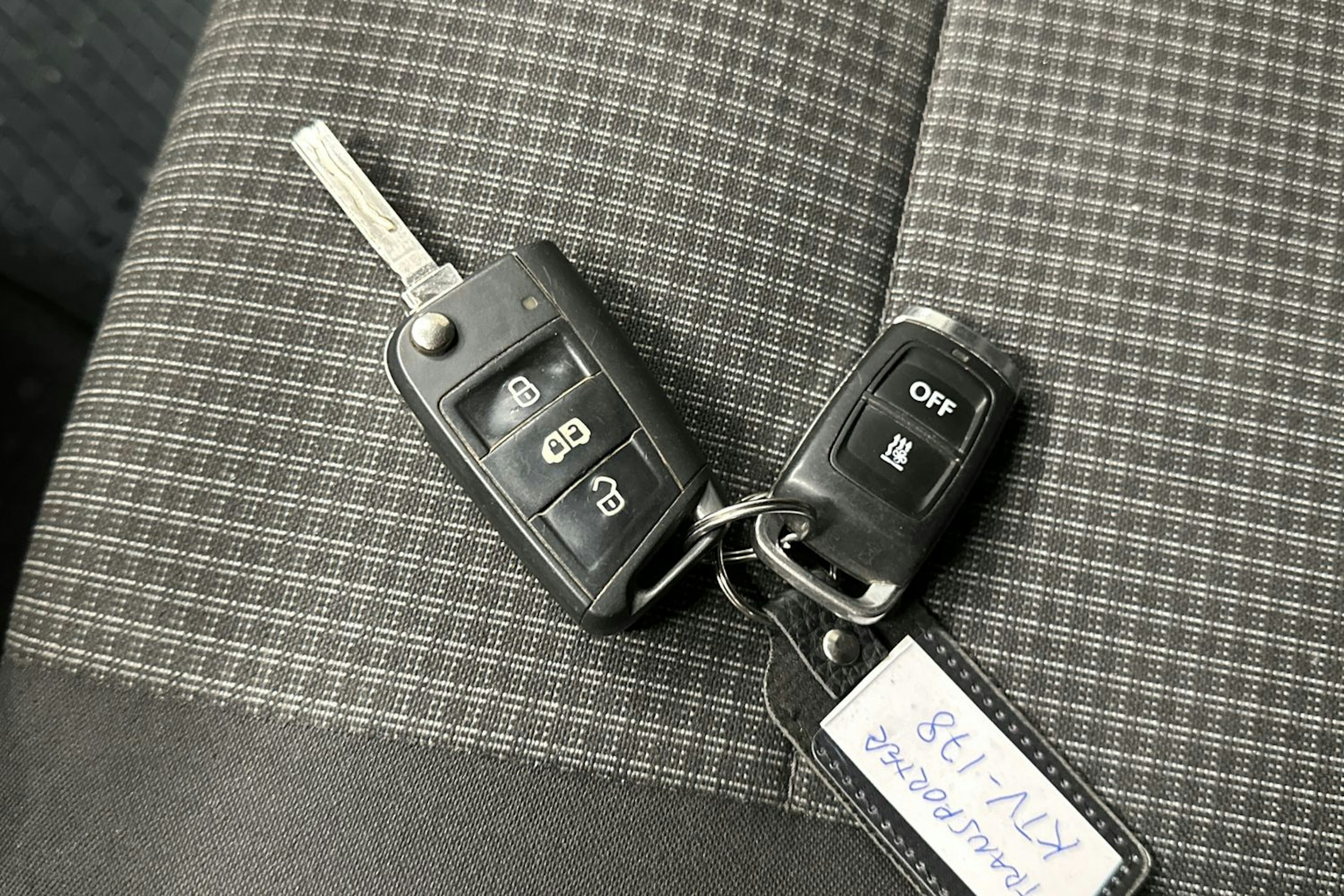 valkoinen Volkswagen Transporter 2021 kuva 23.