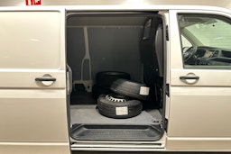valkoinen Volkswagen Transporter 2021 kuva 25.